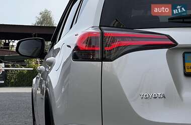 Внедорожник / Кроссовер Toyota RAV4 2016 в 