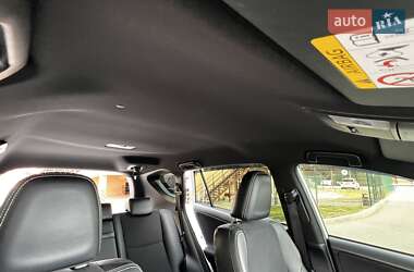 Внедорожник / Кроссовер Toyota RAV4 2016 в 