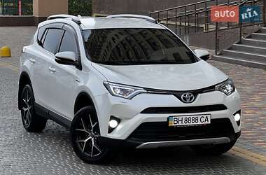 Внедорожник / Кроссовер Toyota RAV4 2016 в 