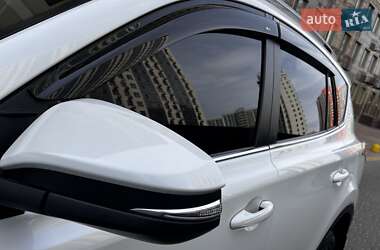 Внедорожник / Кроссовер Toyota RAV4 2016 в 