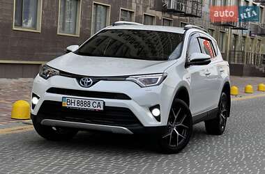 Внедорожник / Кроссовер Toyota RAV4 2016 в 
