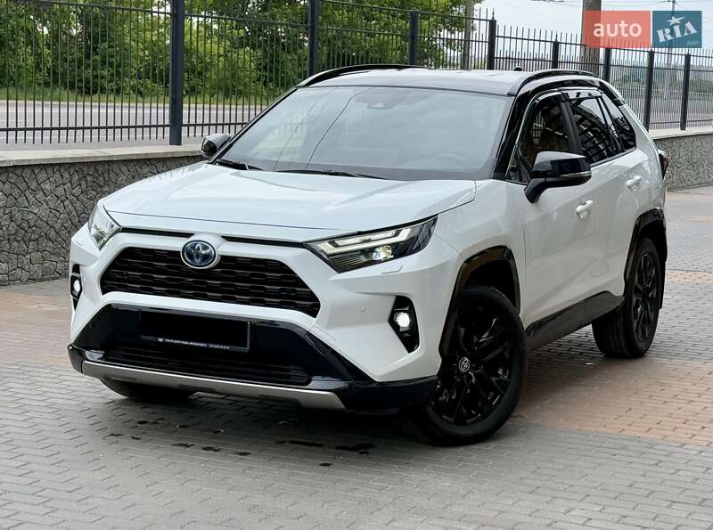 Внедорожник / Кроссовер Toyota RAV4 2024 в 