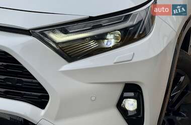 Внедорожник / Кроссовер Toyota RAV4 2024 в 