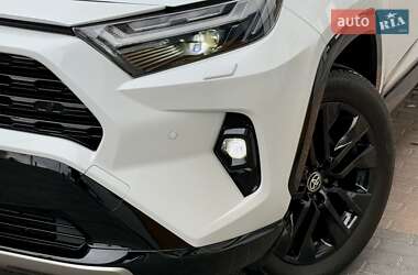 Внедорожник / Кроссовер Toyota RAV4 2024 в 