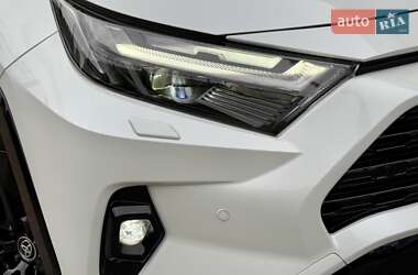 Внедорожник / Кроссовер Toyota RAV4 2024 в 