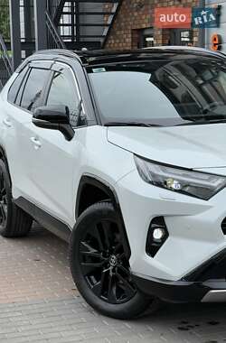 Внедорожник / Кроссовер Toyota RAV4 2024 в 