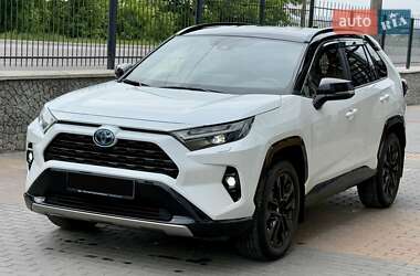 Внедорожник / Кроссовер Toyota RAV4 2024 в 