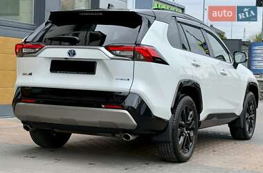 Внедорожник / Кроссовер Toyota RAV4 2024 в 