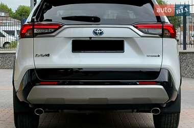 Внедорожник / Кроссовер Toyota RAV4 2024 в 