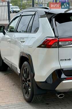 Внедорожник / Кроссовер Toyota RAV4 2024 в 
