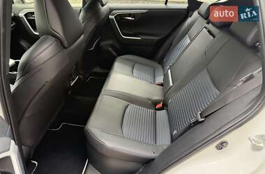 Внедорожник / Кроссовер Toyota RAV4 2024 в 