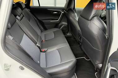 Внедорожник / Кроссовер Toyota RAV4 2024 в 