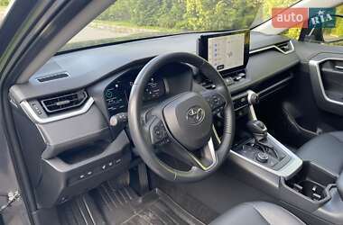 Позашляховик / Кросовер Toyota RAV4 2023 в 