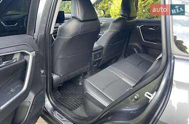 Позашляховик / Кросовер Toyota RAV4 2023 в 