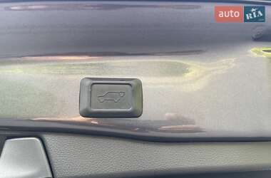 Позашляховик / Кросовер Toyota RAV4 2023 в 