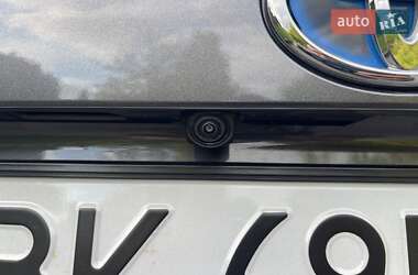 Позашляховик / Кросовер Toyota RAV4 2023 в 