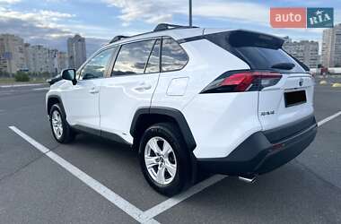 Позашляховик / Кросовер Toyota RAV4 2019 в 