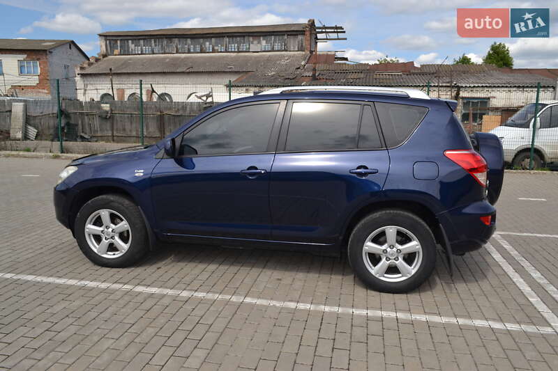 Позашляховик / Кросовер Toyota RAV4 2007 в Ромнах