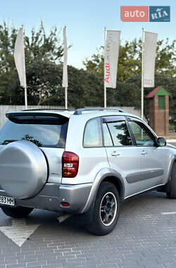 Внедорожник / Кроссовер Toyota RAV4 2004 в 