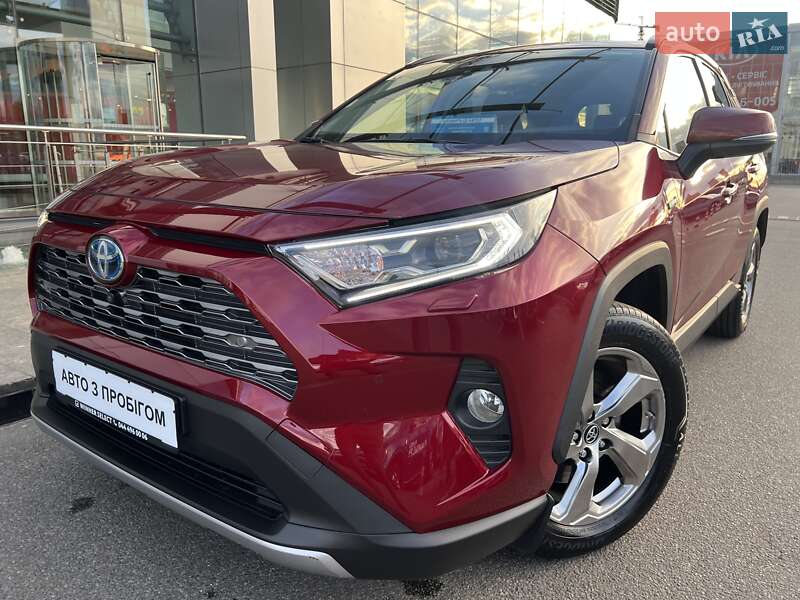 Позашляховик / Кросовер Toyota RAV4 2019 в 