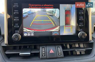 Позашляховик / Кросовер Toyota RAV4 2019 в 