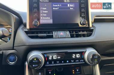 Позашляховик / Кросовер Toyota RAV4 2019 в 