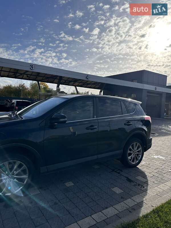 Позашляховик / Кросовер Toyota RAV4 2018 в Ужгороді