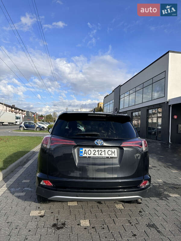 Позашляховик / Кросовер Toyota RAV4 2018 в Ужгороді