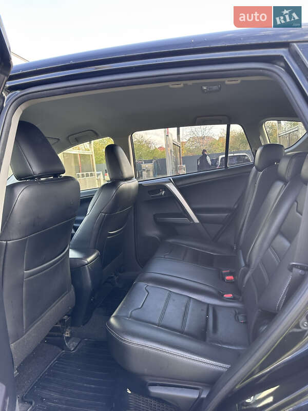Позашляховик / Кросовер Toyota RAV4 2018 в Ужгороді