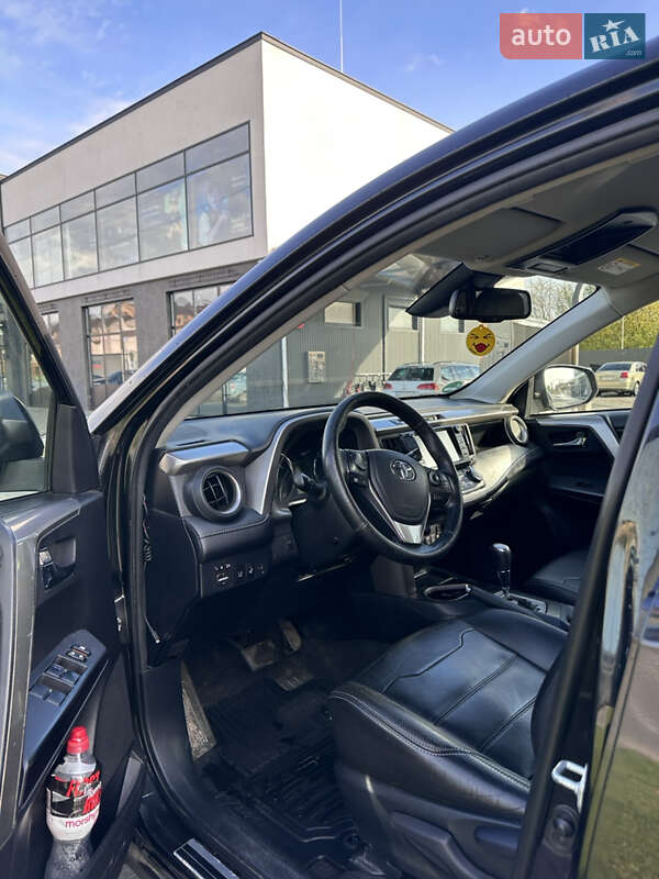 Позашляховик / Кросовер Toyota RAV4 2018 в Ужгороді