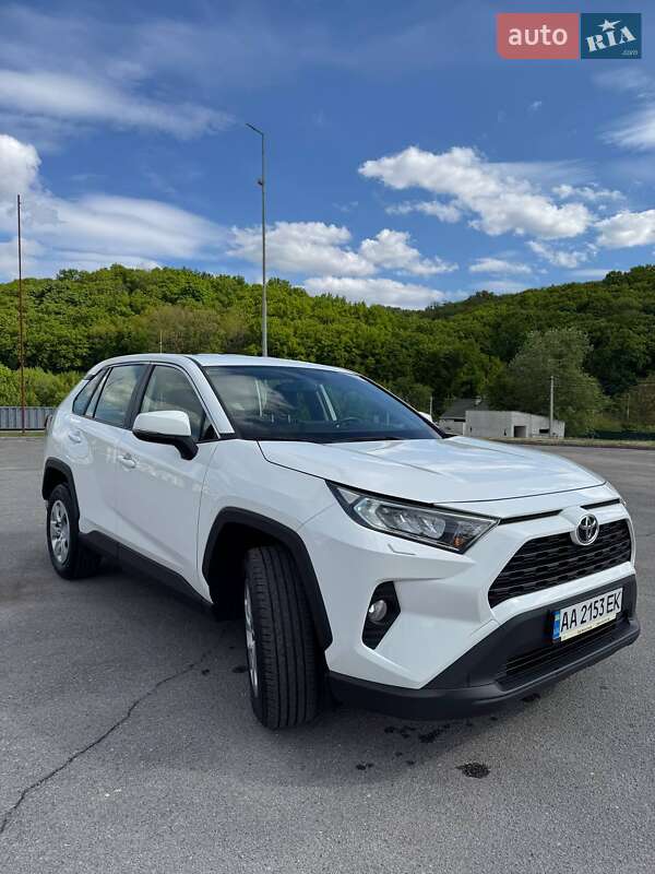 Позашляховик / Кросовер Toyota RAV4 2019 в Києві