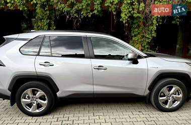 Позашляховик / Кросовер Toyota RAV4 2021 в 