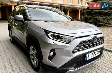 Позашляховик / Кросовер Toyota RAV4 2021 в 