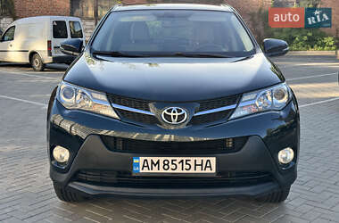 Позашляховик / Кросовер Toyota RAV4 2015 в 
