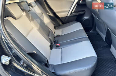 Позашляховик / Кросовер Toyota RAV4 2015 в 