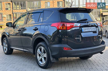 Позашляховик / Кросовер Toyota RAV4 2015 в 