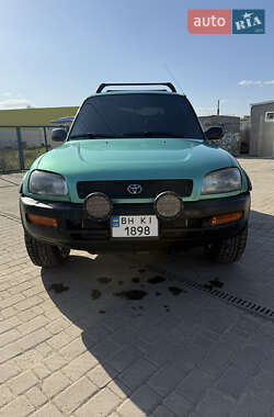 Внедорожник / Кроссовер Toyota RAV4 1997 в 