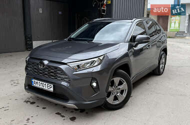 Внедорожник / Кроссовер Toyota RAV4 2023 в 