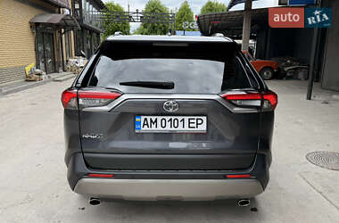Внедорожник / Кроссовер Toyota RAV4 2023 в 