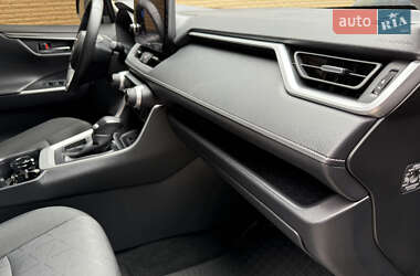 Внедорожник / Кроссовер Toyota RAV4 2023 в 