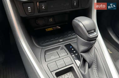 Внедорожник / Кроссовер Toyota RAV4 2023 в 