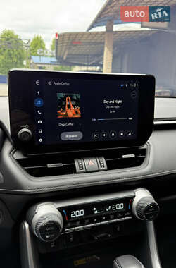 Внедорожник / Кроссовер Toyota RAV4 2023 в 