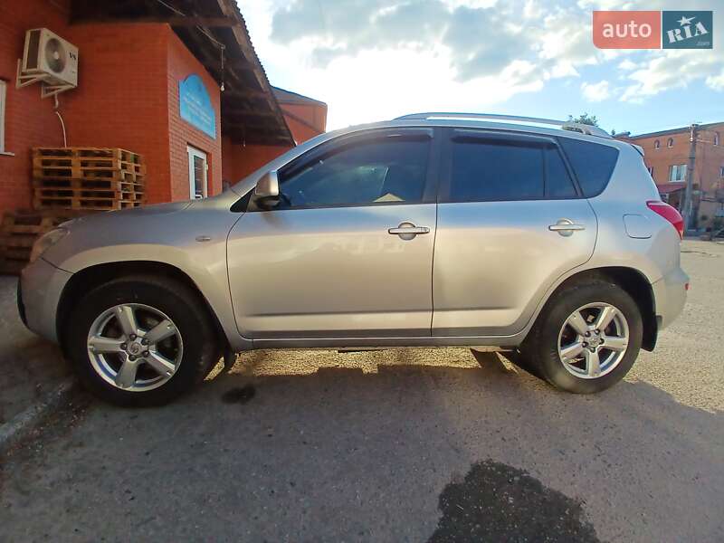 Позашляховик / Кросовер Toyota RAV4 2007 в Ромнах