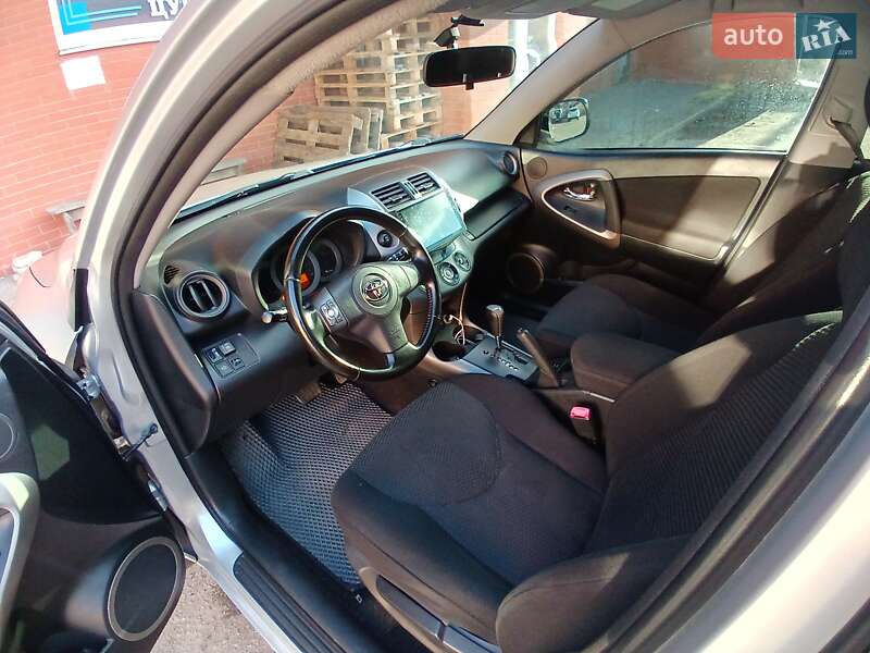 Позашляховик / Кросовер Toyota RAV4 2007 в Ромнах