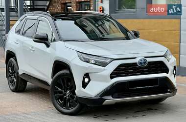 Позашляховик / Кросовер Toyota RAV4 2023 в 