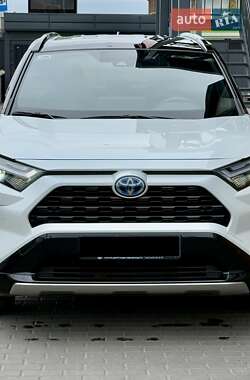 Позашляховик / Кросовер Toyota RAV4 2023 в 