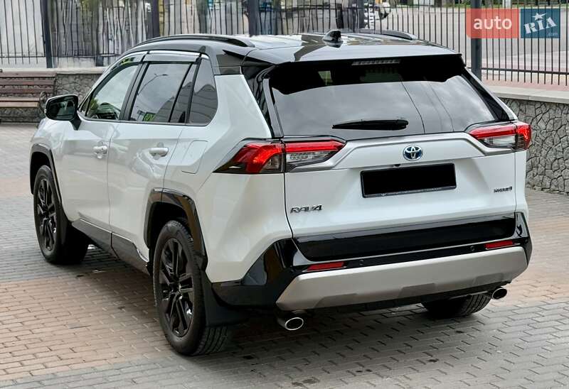 Внедорожник / Кроссовер Toyota RAV4 2023 в Белой Церкви