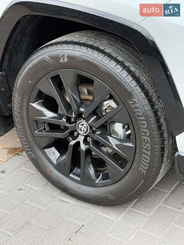 Внедорожник / Кроссовер Toyota RAV4 2023 в Белой Церкви