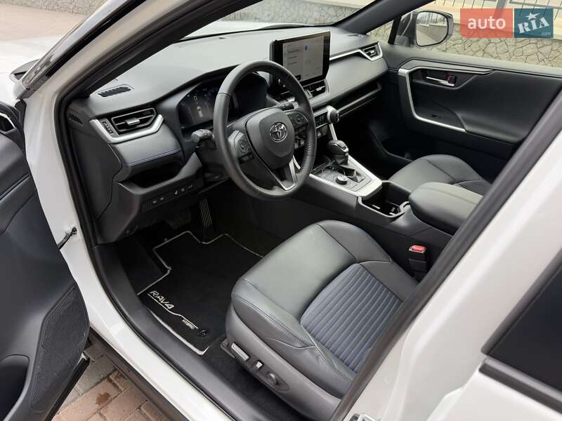 Внедорожник / Кроссовер Toyota RAV4 2023 в Белой Церкви