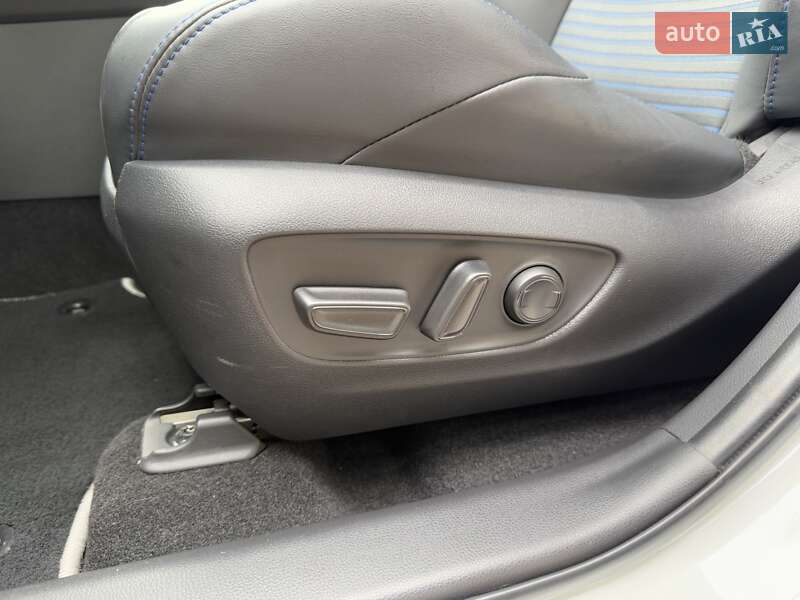 Внедорожник / Кроссовер Toyota RAV4 2023 в Белой Церкви